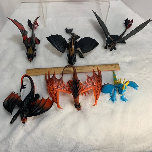 Lot of 9 How to Train Your Dragon Action Figures - Picture 11 of 14